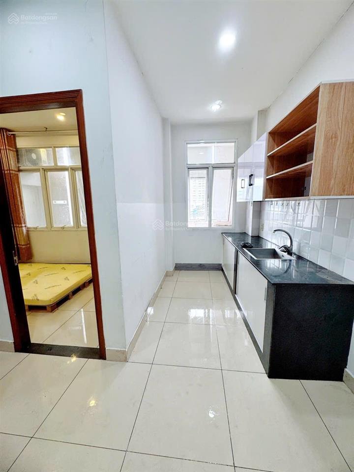 Phòng ngủ tách bếp, ban công giá rẻ, ô tô đậu cửa