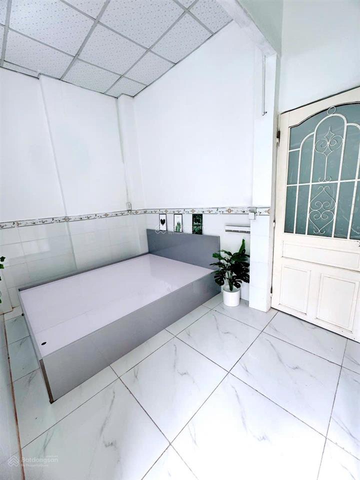 Phòng ngủ tách bếp  ô tô đậu cửa phía sau vincom trần trọng cung