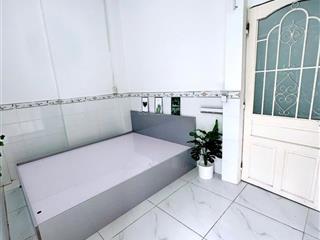 Phòng ngủ tách bếp  ô tô đậu cửa phía sau vincom trần trọng cung