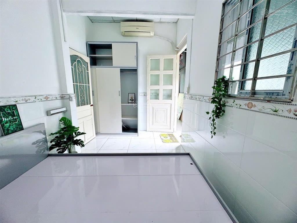 Phòng ngủ tách bếp  ô tô đậu cửa phía sau vincom trần trọng cung