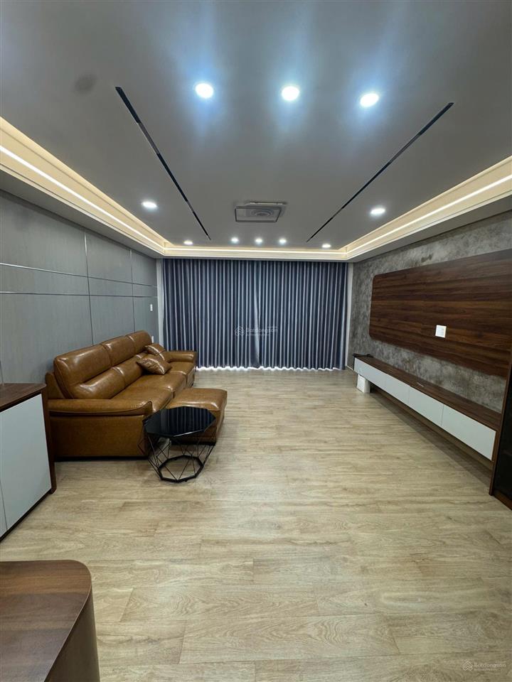Định cư bán gấp nhà mới xây 5 tầng, thang máy, 4.6x 19m, hxh ngay uỷ ban gv, giá chỉ 12. x tỷ
