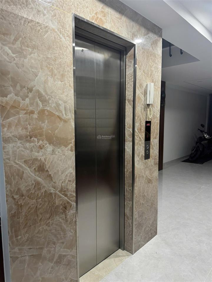 Định cư bán gấp nhà mới xây 5 tầng, thang máy, 4.6x 19m, hxh ngay uỷ ban gv, giá chỉ 12. x tỷ