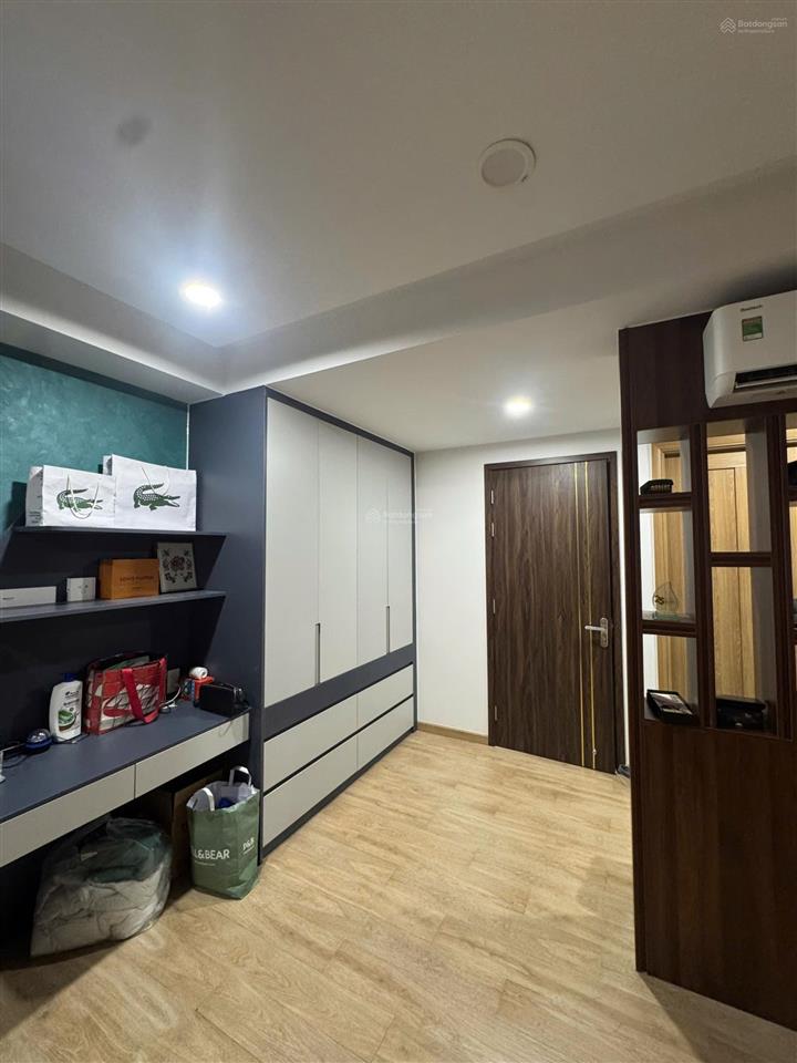 Định cư bán gấp nhà mới xây 5 tầng, thang máy, 4.6x 19m, hxh ngay uỷ ban gv, giá chỉ 12. x tỷ