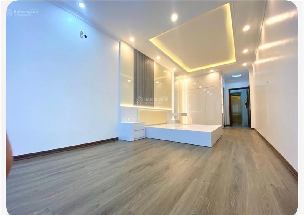 Bán gấp nhà 5 tầng thang máy đại mỗ, dt 39m2, giá 6.2 tỷ, ô tô vf3 đỗ cửa, nhà mới full nội thất