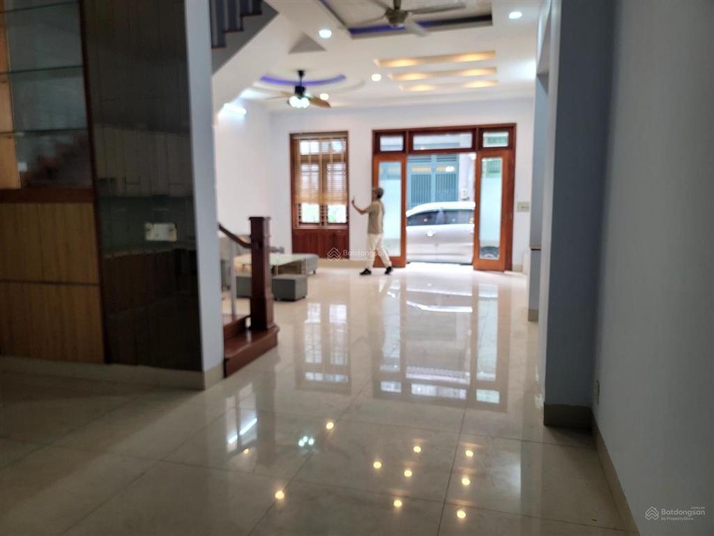 Nhà bán diện tích 84m2 6x14m, 4 tầng, giá hơn 8 đồng