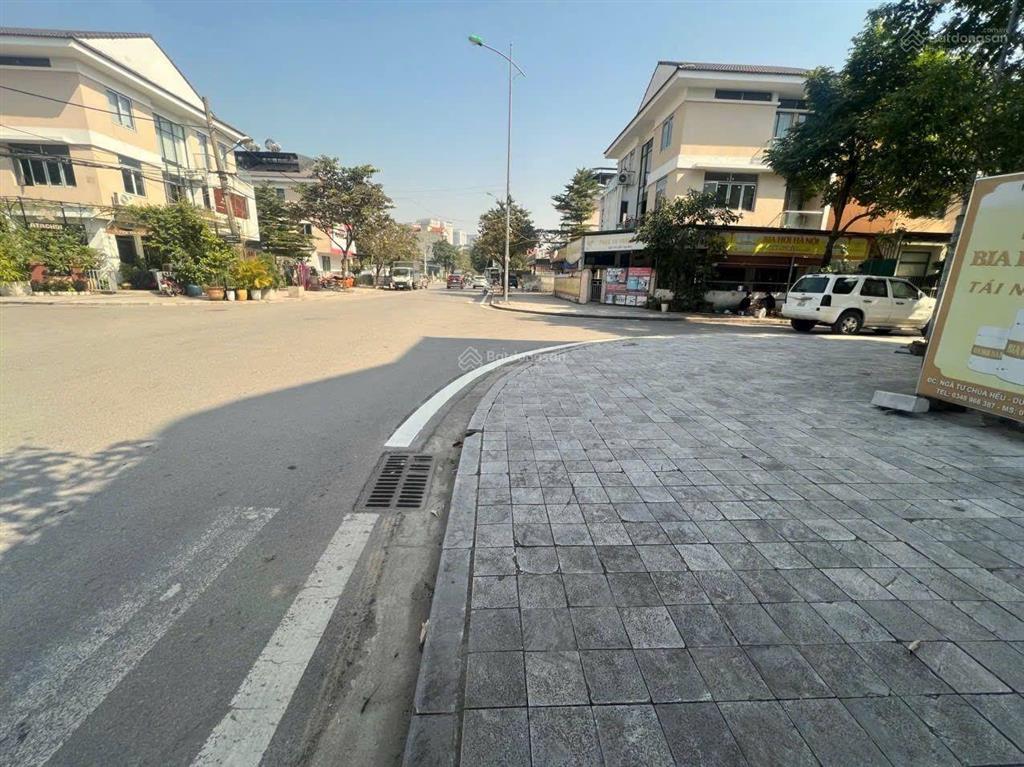 Biệt thự lô góc 236m2 mặt tiền 30m giá 50 tỷ hà đông.