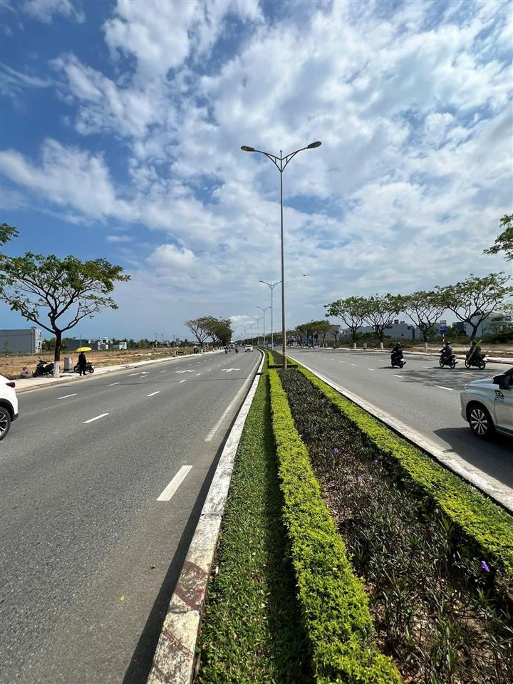 Bán đất mặt tiền hoàng minh mạng, hoà quý, đà nẵng. 113m2, đối lưng võ chí công, giá đầu tư.