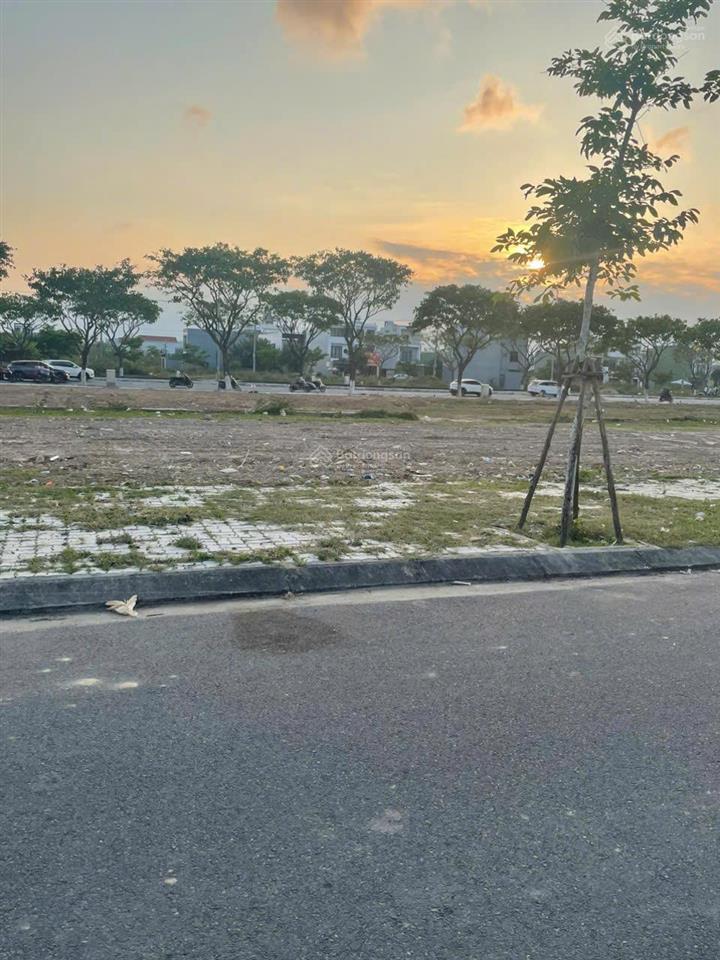 Bán đất mặt tiền hoàng minh mạng, hoà quý, đà nẵng. 113m2, đối lưng võ chí công, giá đầu tư.