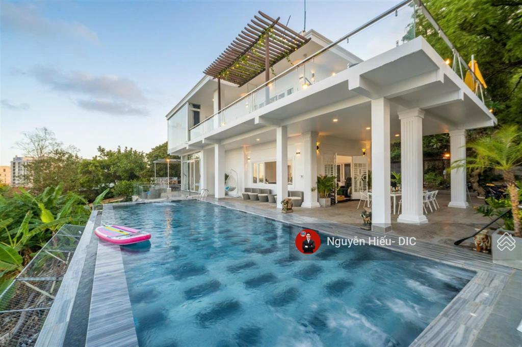 Cho thuê villa hồ bơi vô cực vũng tàu 6 phòng ngủ. giá 50 triệu/tháng  mr. hiếu dic