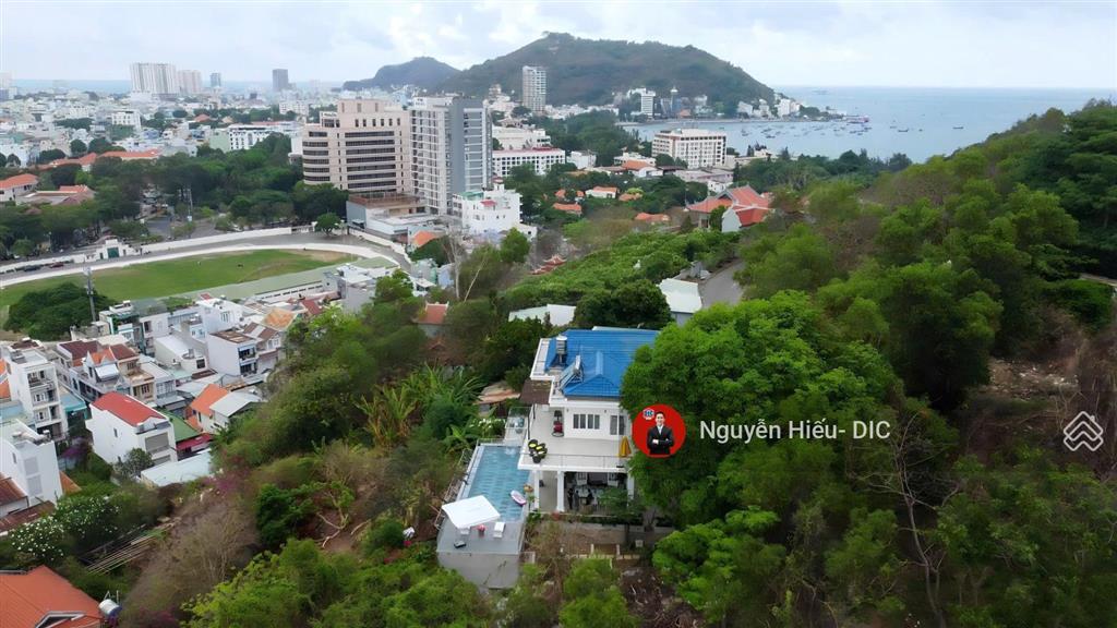 Cho thuê villa hồ bơi vô cực vũng tàu 6 phòng ngủ. giá 50 triệu/tháng  mr. hiếu dic