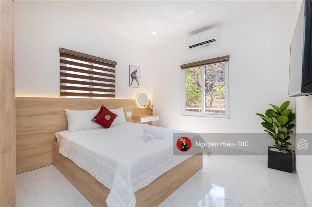 Cho thuê villa hồ bơi vô cực vũng tàu 6 phòng ngủ. giá 50 triệu/tháng  mr. hiếu dic