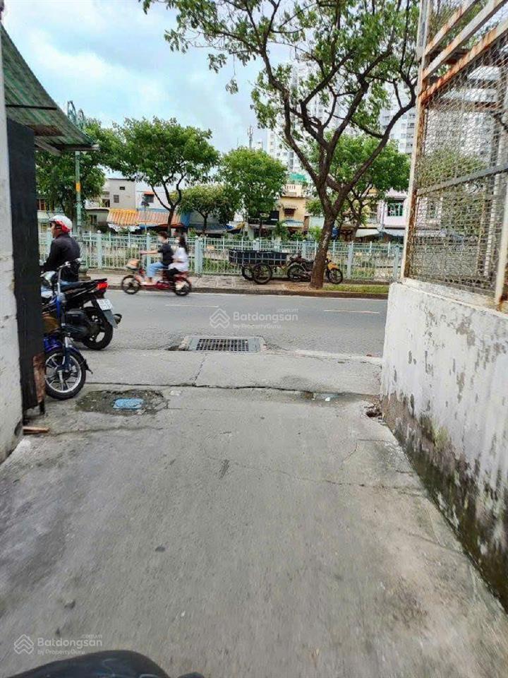 Bán nhà riêng chính chủ đường lò gốm q6 , giá chỉ hơn 4t