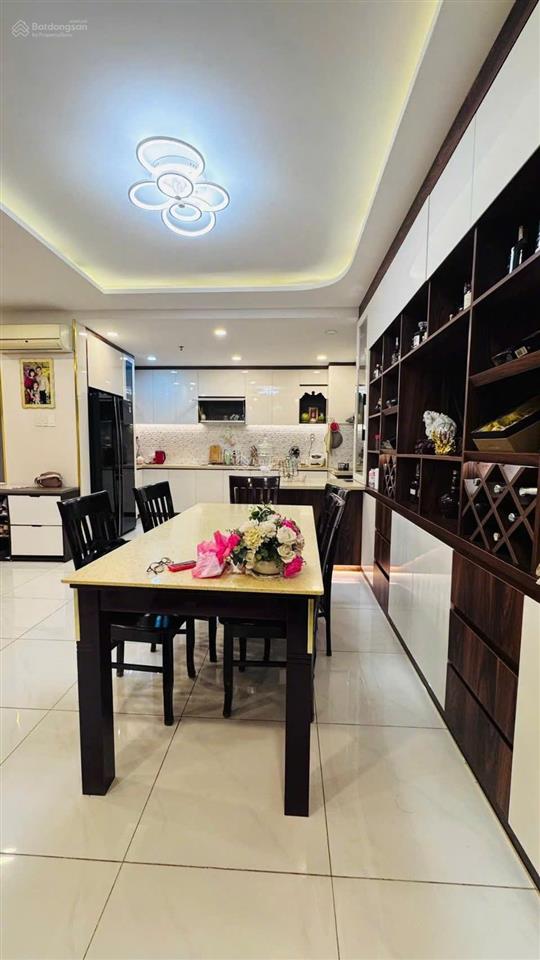 Bán căn hộ chánh hưng  giai việt, 3pn 146m2. full nội thất đẹp 7,4 tỷ all in.