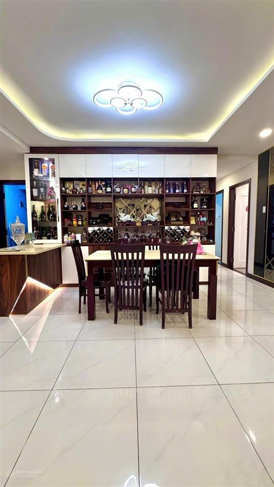 Bán căn hộ chánh hưng  giai việt, 3pn 146m2. full nội thất đẹp 7,4 tỷ all in.