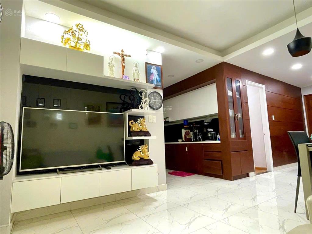 Chị chủ nhờ bán central plaza  2pn, 71m2, giá chỉ 6,4 tỷ