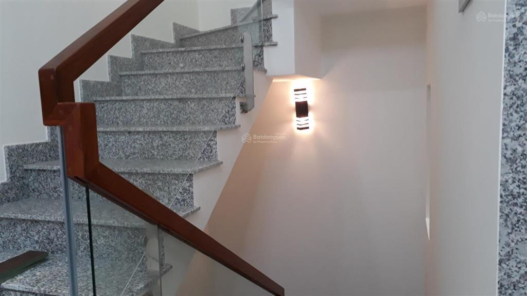Cho thuê tòa nhà 4 tầng đường trần xuân soạn 8pn 8wc | 400m2 | 50 triệu/tháng