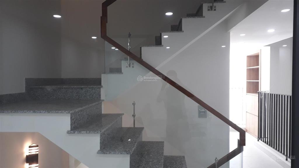 Cho thuê tòa nhà 4 tầng đường trần xuân soạn 8pn 8wc | 400m2 | 50 triệu/tháng