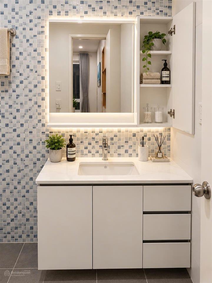 Cho thuê căn hộ 2pn, 2wc, 88m2 tại tropic garden, giá tốt, hot!