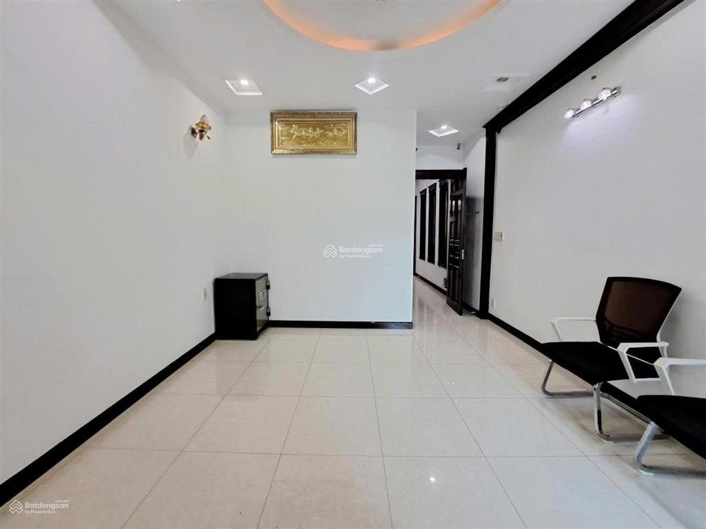 Cho thuê np 6pn, 5wc, 268m2, giá tốt tại bùi tá hán, q2, hcm