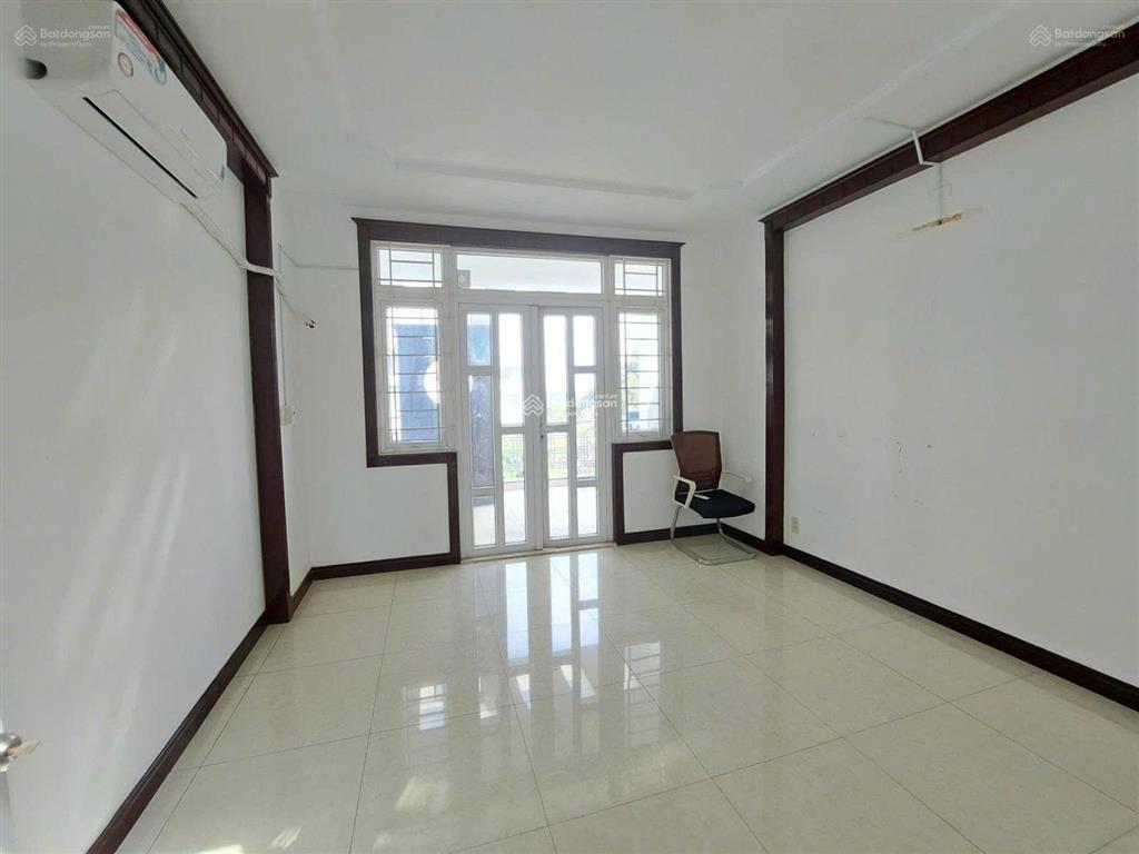 Cho thuê np 6pn, 5wc, 268m2, giá tốt tại bùi tá hán, q2, hcm