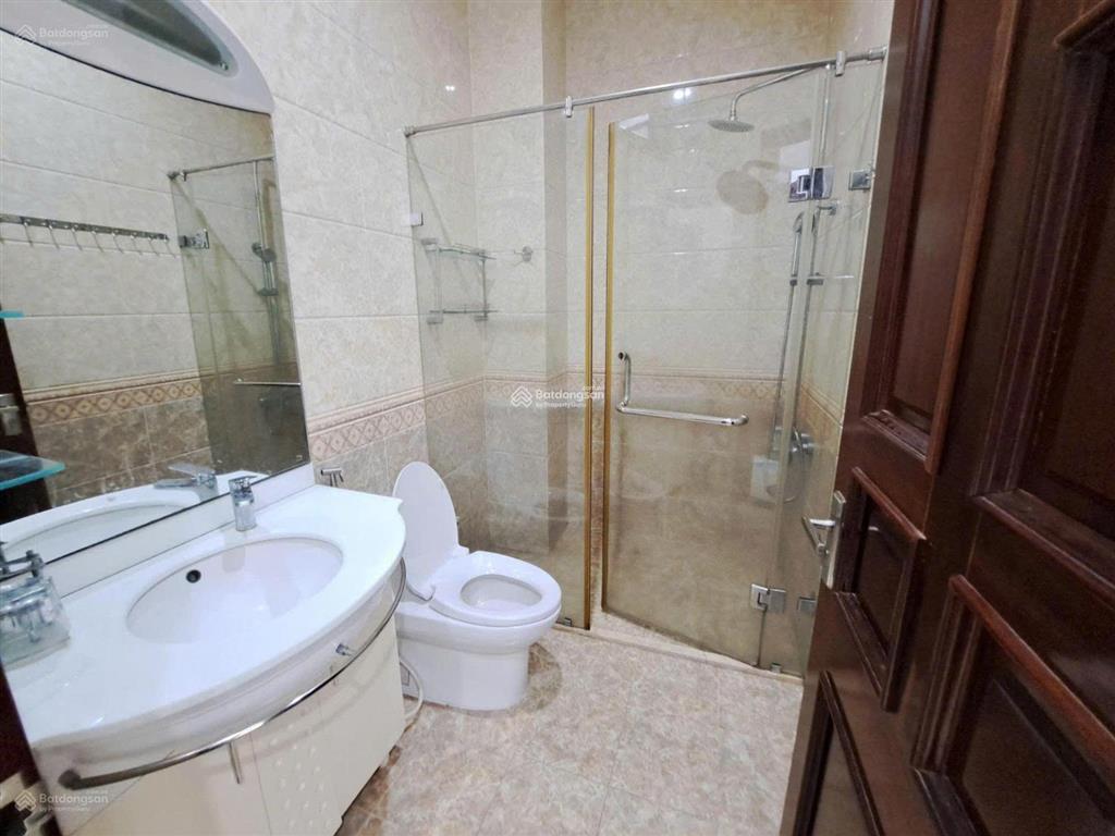 Cho thuê np 6pn, 5wc, 268m2, giá tốt tại bùi tá hán, q2, hcm
