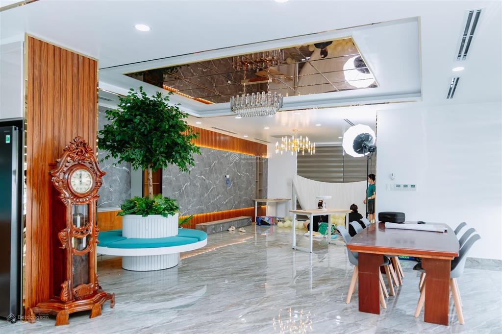 Cho thuê tòa góc 2 mt vạn phúc city  view công viên, hầm xe, thang máy, full nội thất vào làm ngay