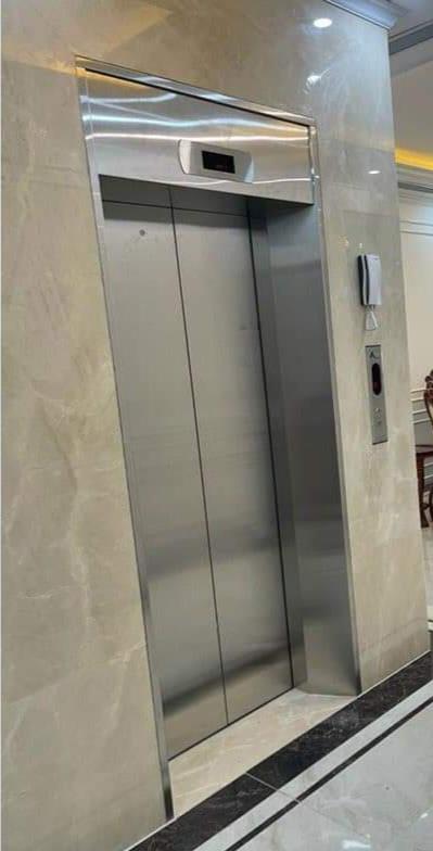 Cho thuê nhà, THANG MÁY, 158m2- 4,5T, Trần Quốc Hoàn, Phạm Tuấn Tài