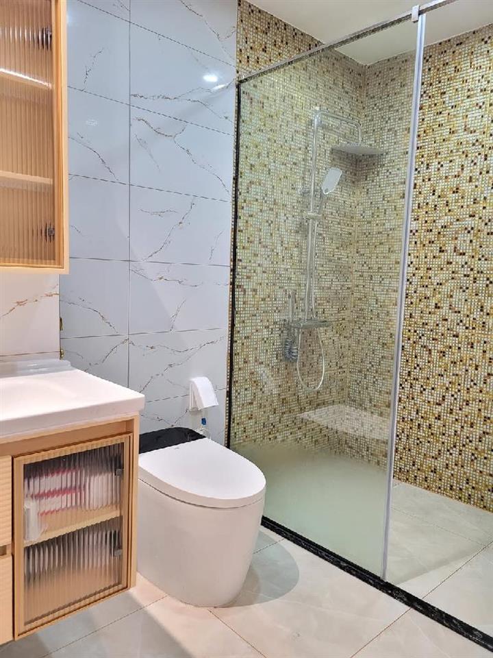 Cho thuê nhà, THANG MÁY, 158m2- 4,5T, Trần Quốc Hoàn, Phạm Tuấn Tài