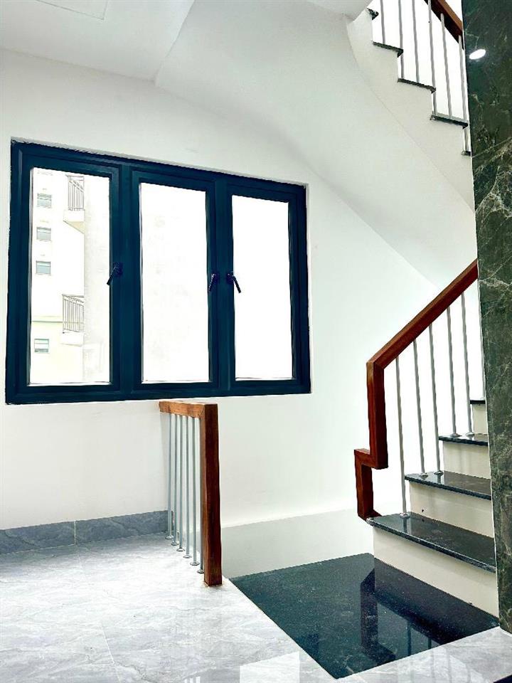 Cho thuê nhà, THANG MÁY, 158m2- 4,5T, Trần Quốc Hoàn, Phạm Tuấn Tài