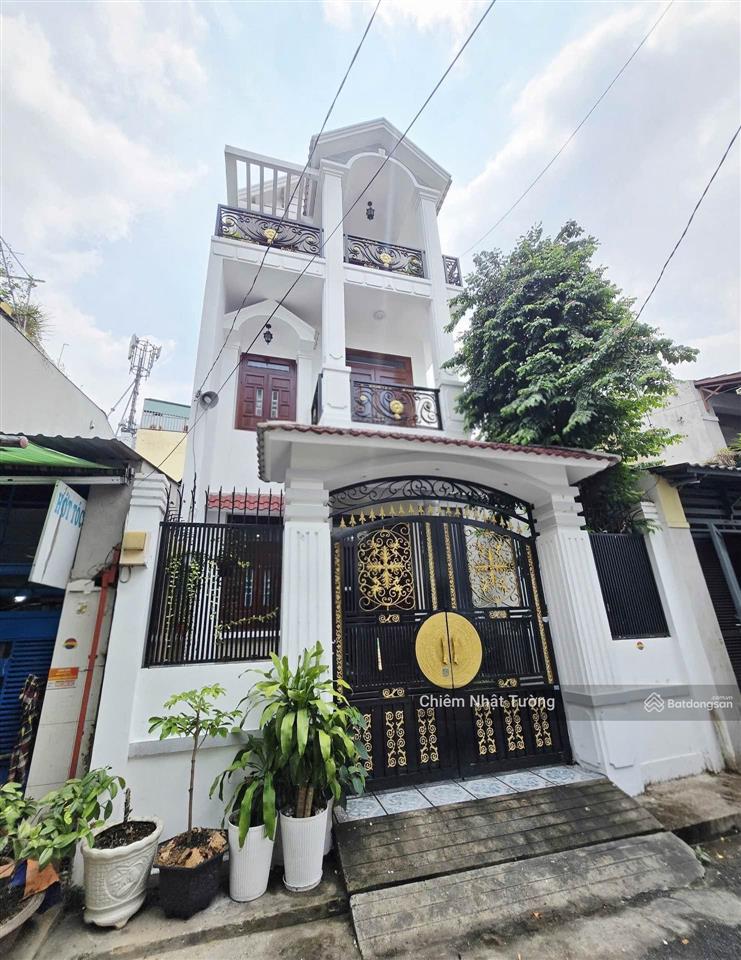 Nhà xây như biệt thự, mặt tiền đường, 3 tầng đẹp lung linh, 6m x 16m, tặng full nội thất,