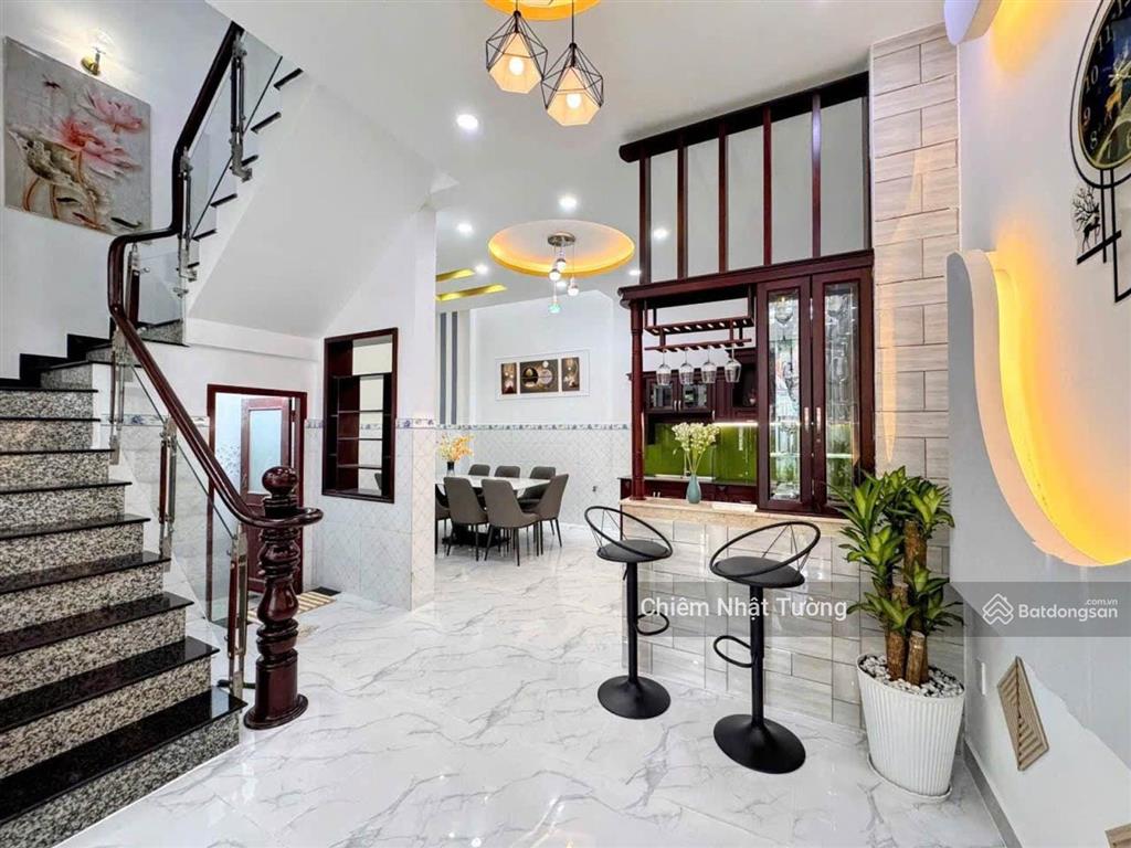 Nhà xây như biệt thự, mặt tiền đường, 3 tầng đẹp lung linh, 6m x 16m, tặng full nội thất,