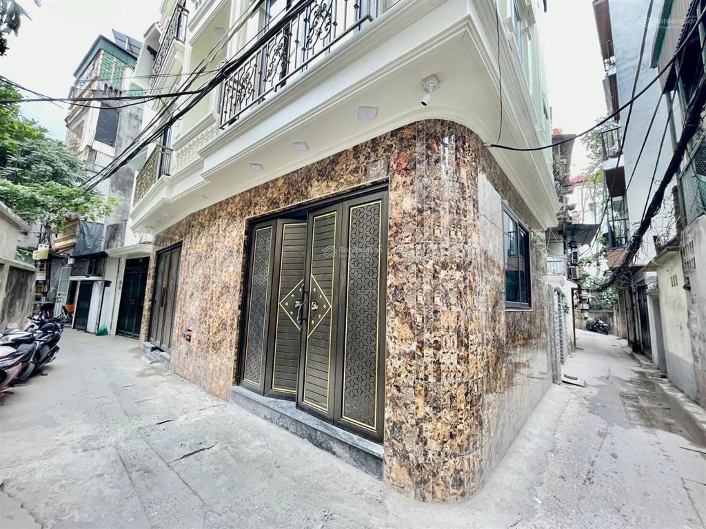 Cần bán nhà mặt ngõ phố linh lang, dt 60m2, 9 tầng  mt 7,2m. nhà lô góc 2 mặt ngõ thông rộng