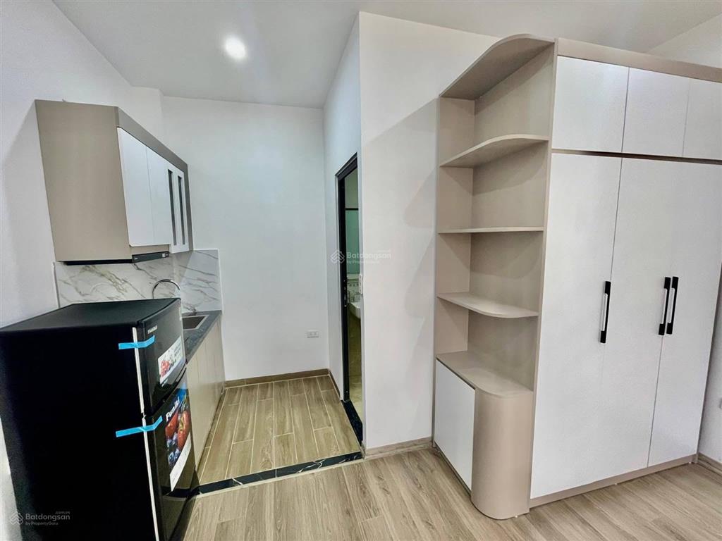 Cần bán nhà mặt ngõ phố linh lang, dt 60m2, 9 tầng  mt 7,2m. nhà lô góc 2 mặt ngõ thông rộng