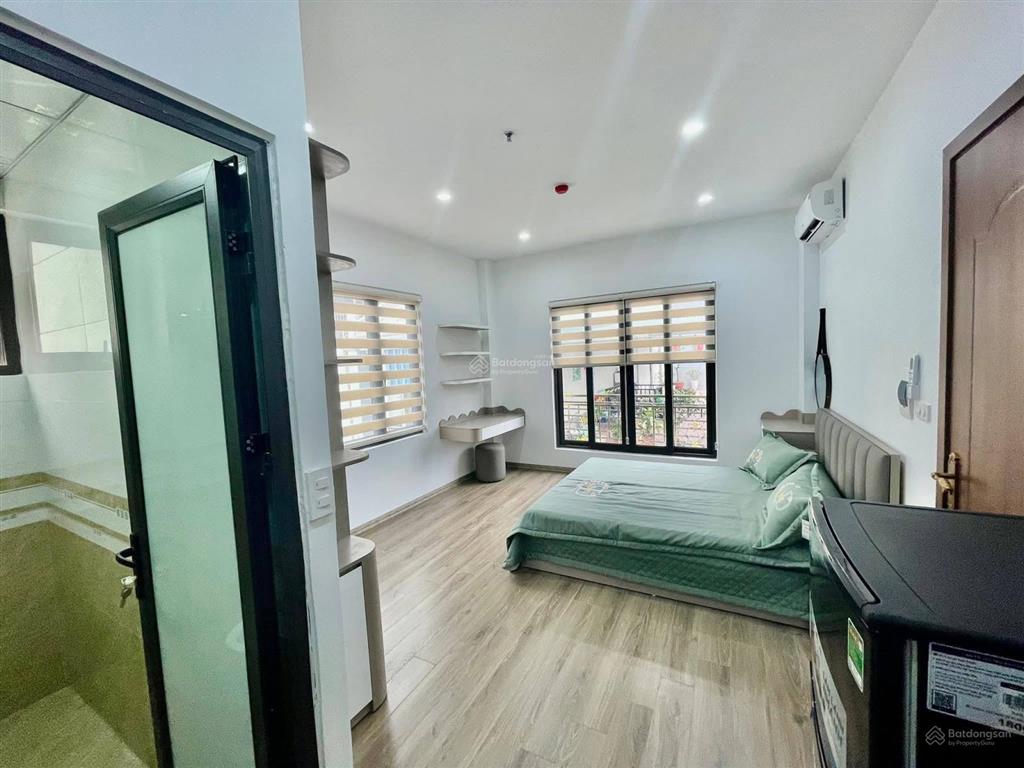 Cần bán nhà mặt ngõ phố linh lang, dt 60m2, 9 tầng  mt 7,2m. nhà lô góc 2 mặt ngõ thông rộng