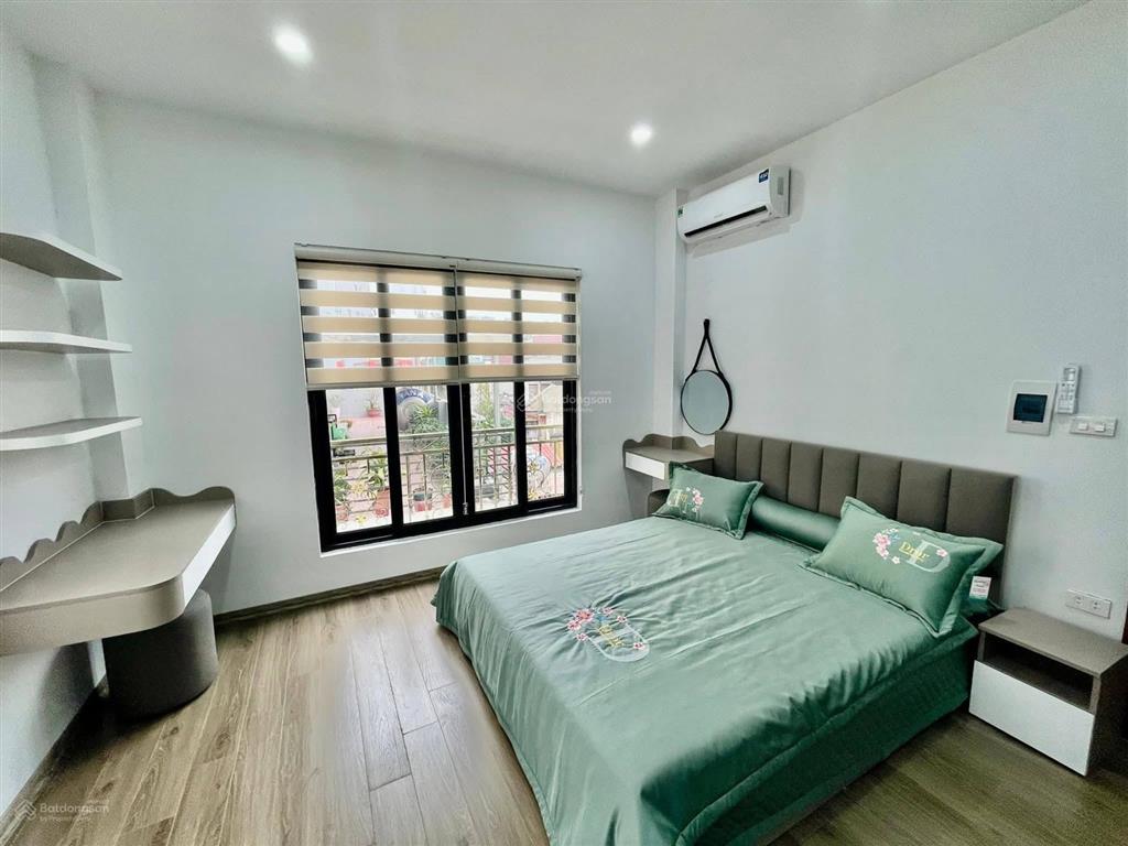 Cần bán nhà mặt ngõ phố linh lang, dt 60m2, 9 tầng  mt 7,2m. nhà lô góc 2 mặt ngõ thông rộng