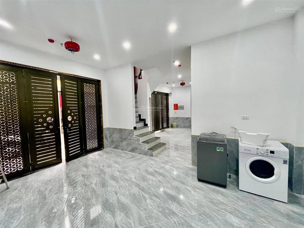 Cần bán nhà mặt ngõ phố linh lang, dt 60m2, 9 tầng  mt 7,2m. nhà lô góc 2 mặt ngõ thông rộng