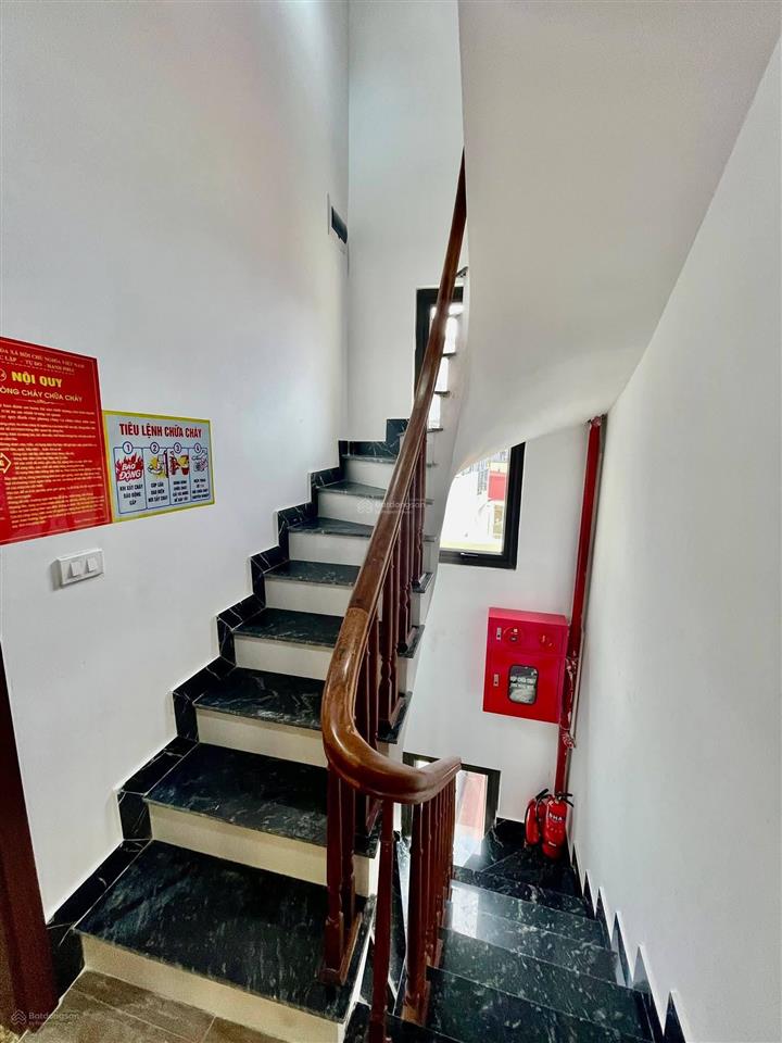 Cần bán nhà mặt ngõ phố linh lang, dt 60m2, 9 tầng  mt 7,2m. nhà lô góc 2 mặt ngõ thông rộng