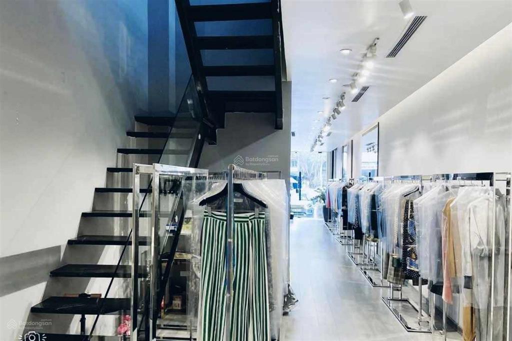 Q. hoàn kiếm toà nhà 3 thoáng mặt phố lý thường kiệt 100m2 130 tỷ sổ vuông nét