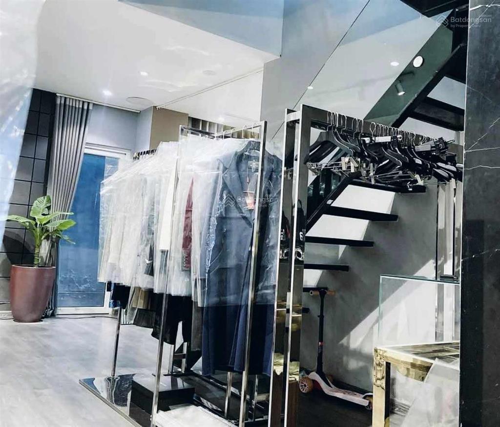 Q. hoàn kiếm toà nhà 3 thoáng mặt phố lý thường kiệt 100m2 130 tỷ sổ vuông nét