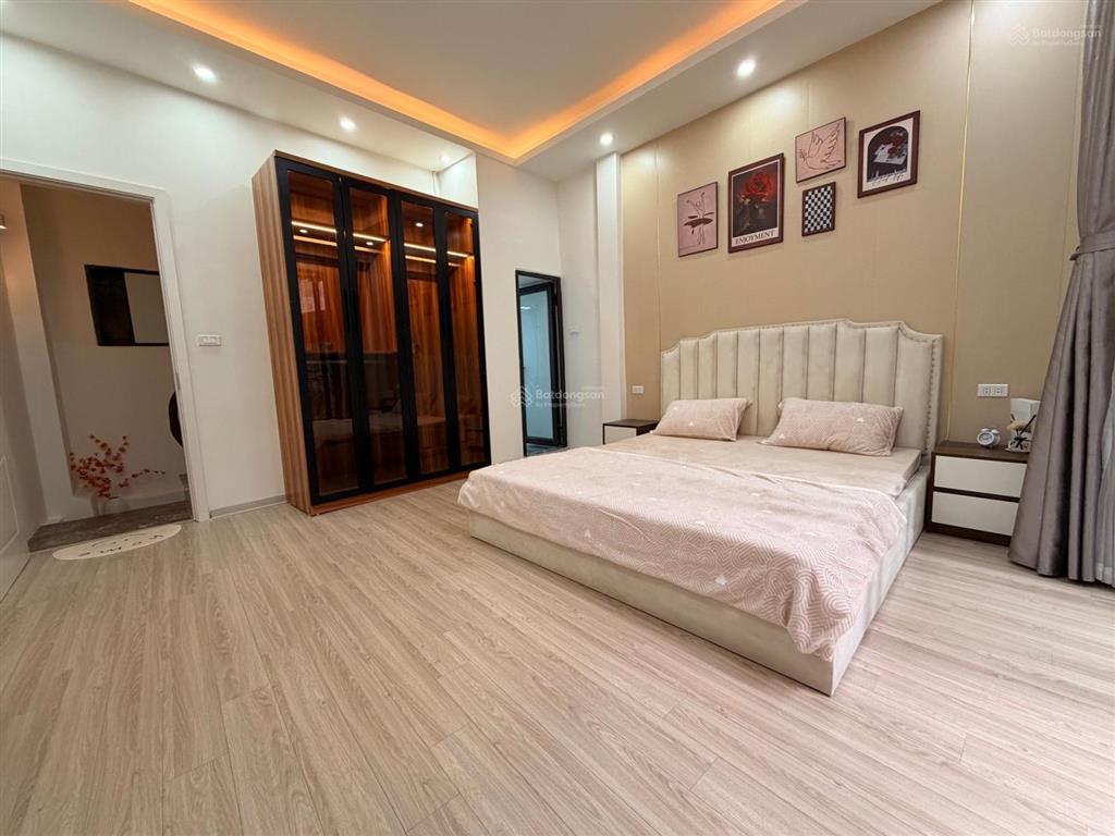 Ba đình 8.99 tỷ có nhà đẹp 4 tầng, 300m ra hồ giảng võ, vincom gallery, sát phố