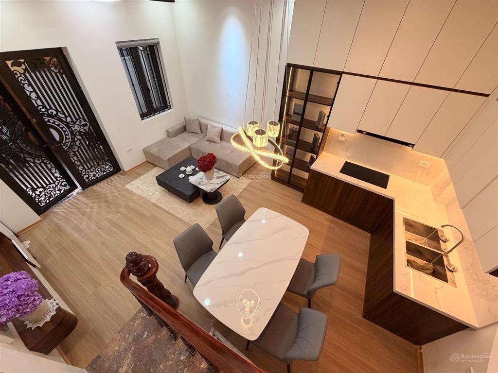 Ba đình 8.99 tỷ có nhà đẹp 4 tầng, 300m ra hồ giảng võ, vincom gallery, sát phố