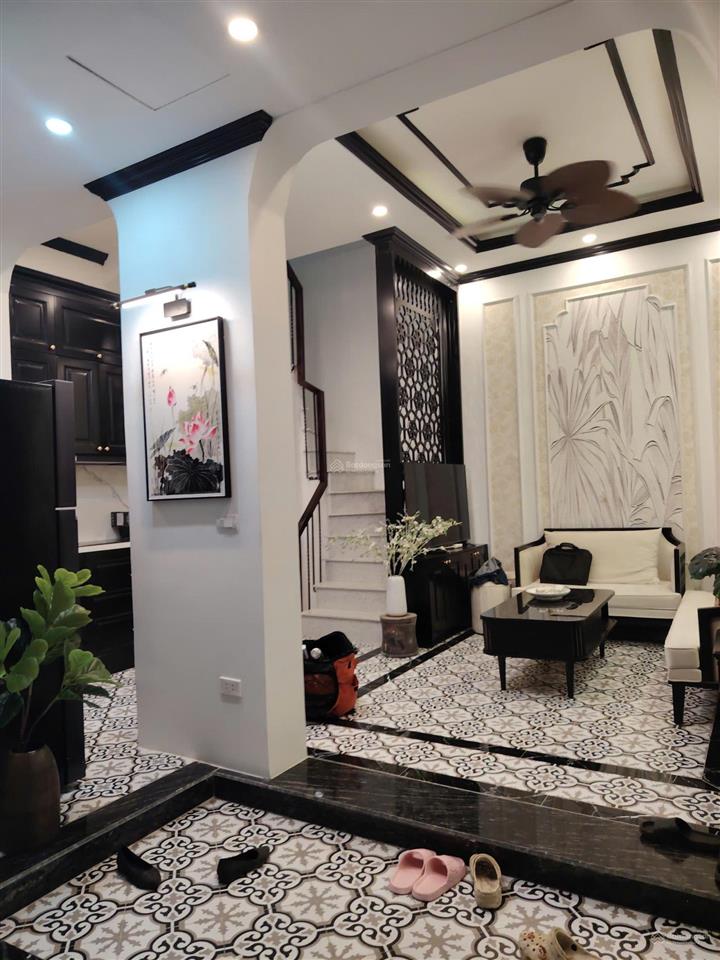 Ba đình 11,86 tỷ có nhà 300m ra hồ, sát phố cổ, 5 tầng đủ nội thất