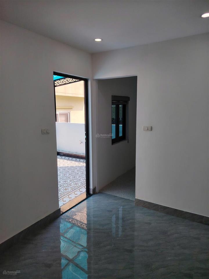 Ba đình 11,86 tỷ có nhà 300m ra hồ, sát phố cổ, 5 tầng đủ nội thất