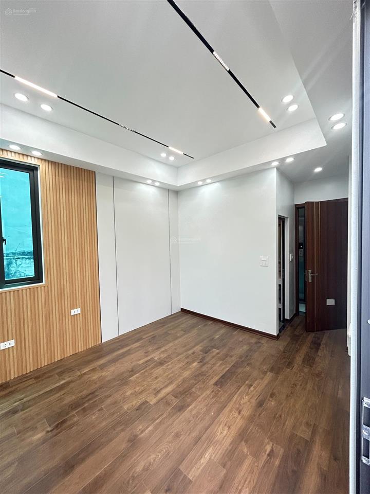 Ba đình 9.5 tỷ có nhà sát phố cổ, 400m ra hồ, 5 tầng thang máy, sân bể cá