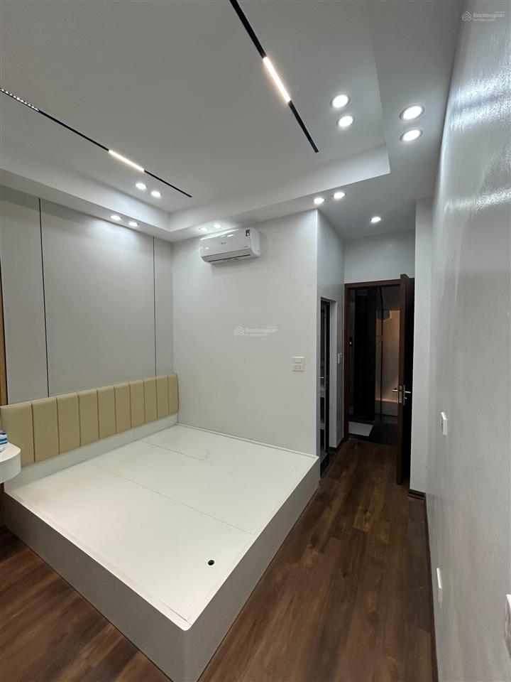Ba đình 9.5 tỷ có nhà sát phố cổ, 400m ra hồ, 5 tầng thang máy, sân bể cá