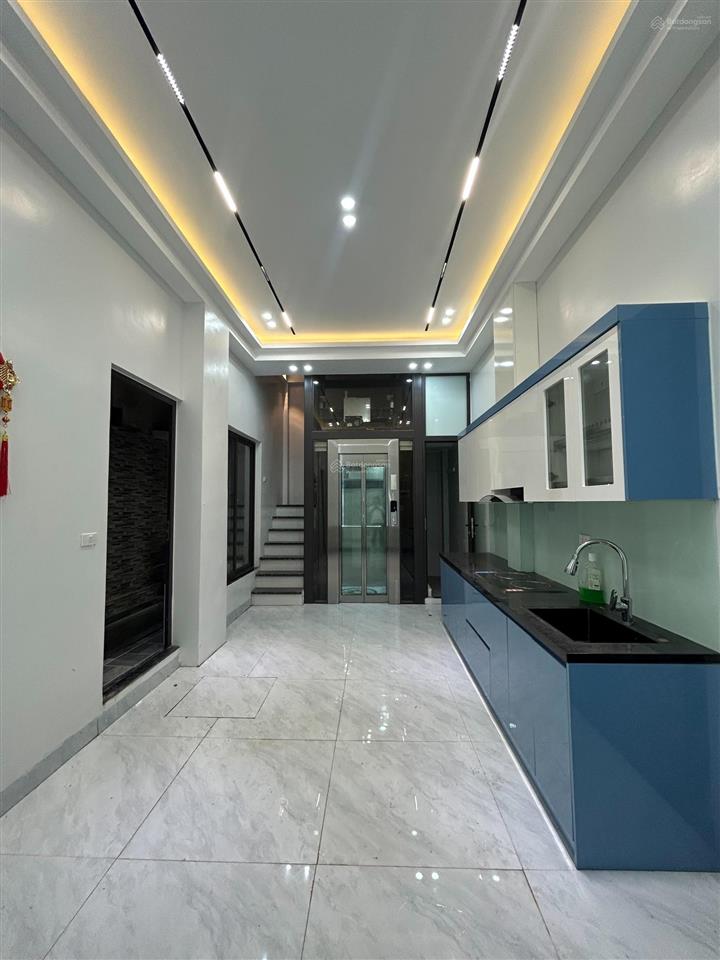 Ba đình 9.5 tỷ có nhà sát phố cổ, 400m ra hồ, 5 tầng thang máy, sân bể cá
