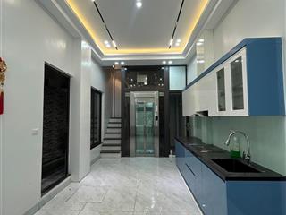 Ba đình 9.5 tỷ có nhà sát phố cổ, 400m ra hồ, 5 tầng thang máy, sân bể cá
