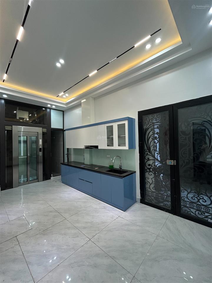 Ba đình 9.5 tỷ có nhà sát phố cổ, 400m ra hồ, 5 tầng thang máy, sân bể cá