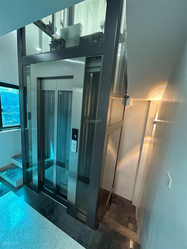 Ba đình 9.5 tỷ có nhà sát phố cổ, 400m ra hồ, 5 tầng thang máy, sân bể cá