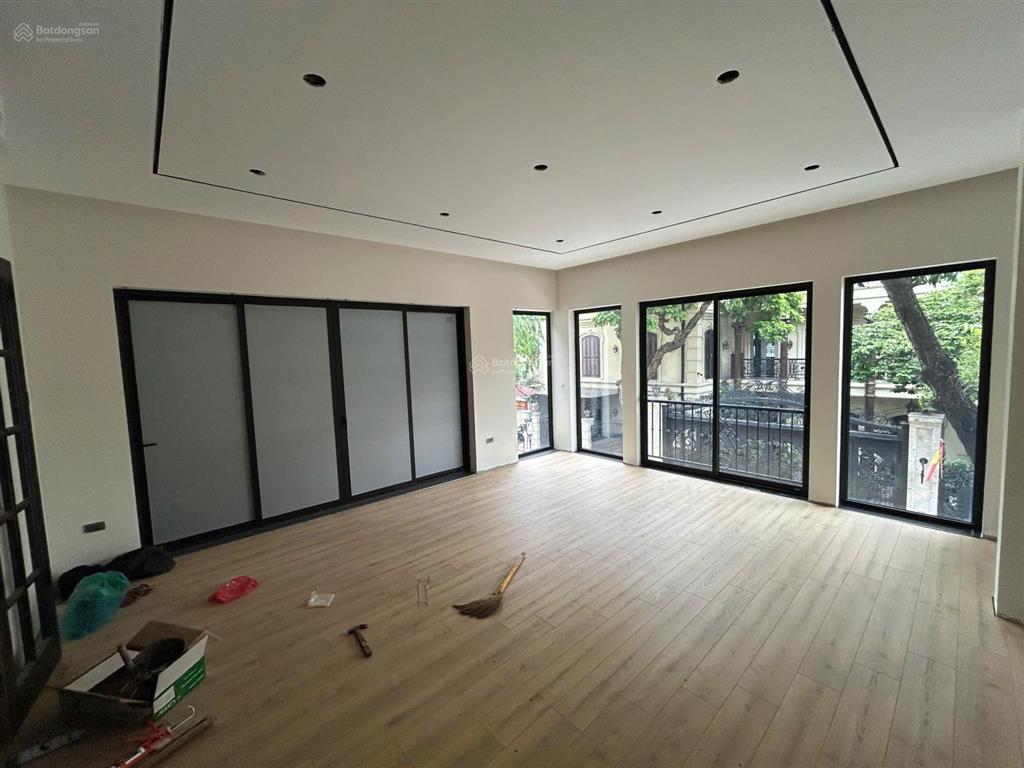 Hoàn kiếm 79 tỷ, 90m2, mt 8m, mặt phố trần quốc toản, lô góc 3 thoáng, 6 tầng thang máy + sân vườn